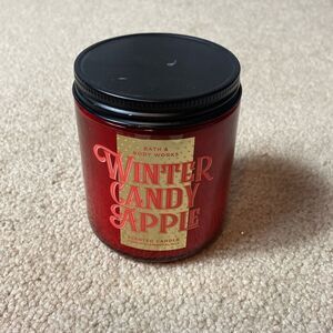 BNWT - BATH AND BODY WORKS WHITE BARN - WINTER CANDY APPLE CANDLE